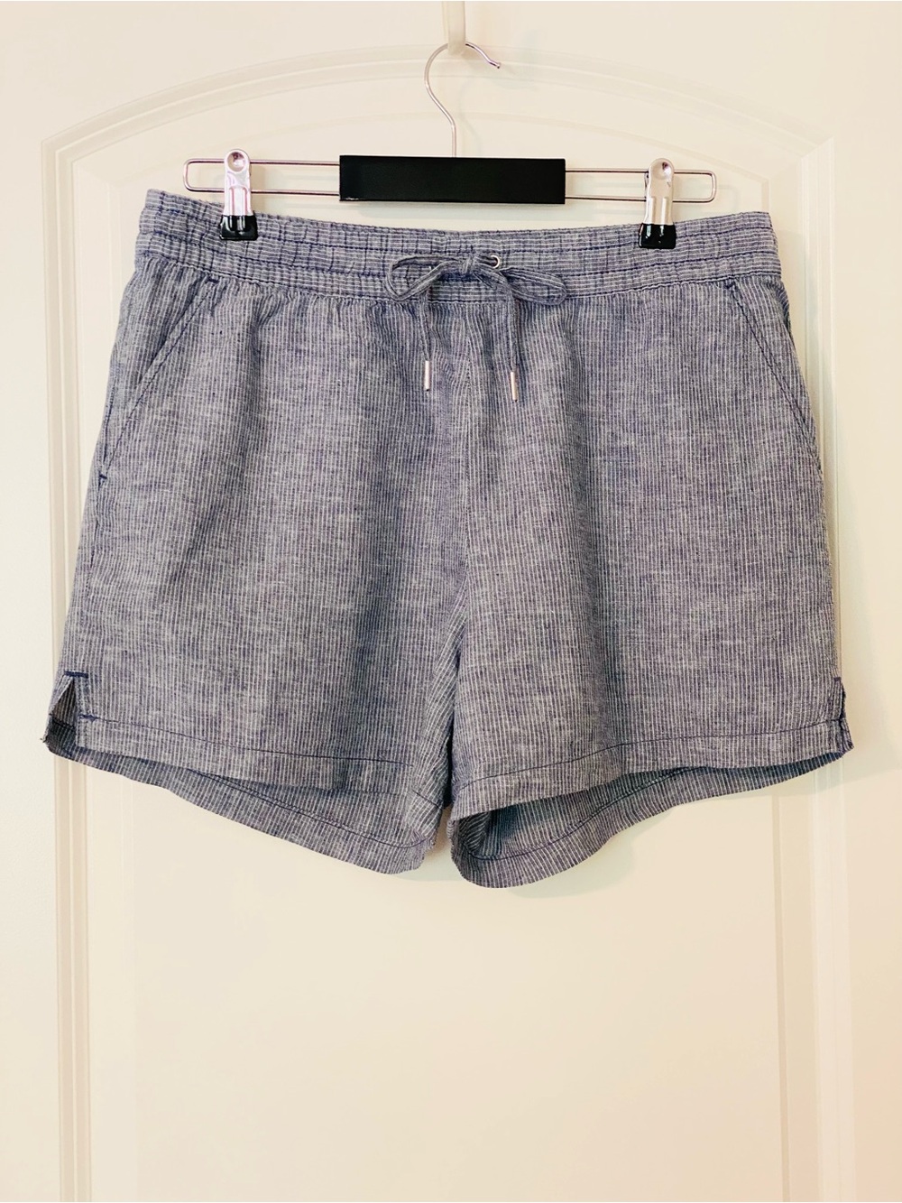 H&M L.O.G.G. Linen Blend Blue Striped Drawstring Shorts Women’s Size 6